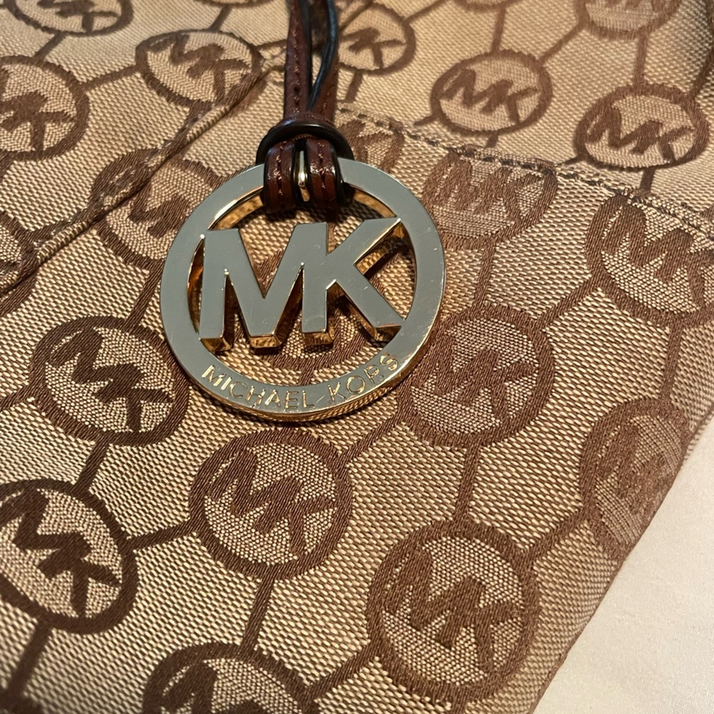 Michael Kors Women's Medium East West Shoulder Tote Bag Circle Monogram Tan GUC - Picture 4 of 16